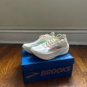 Brooks Hyperion Max 3 Size 7.5 (Worn Once)